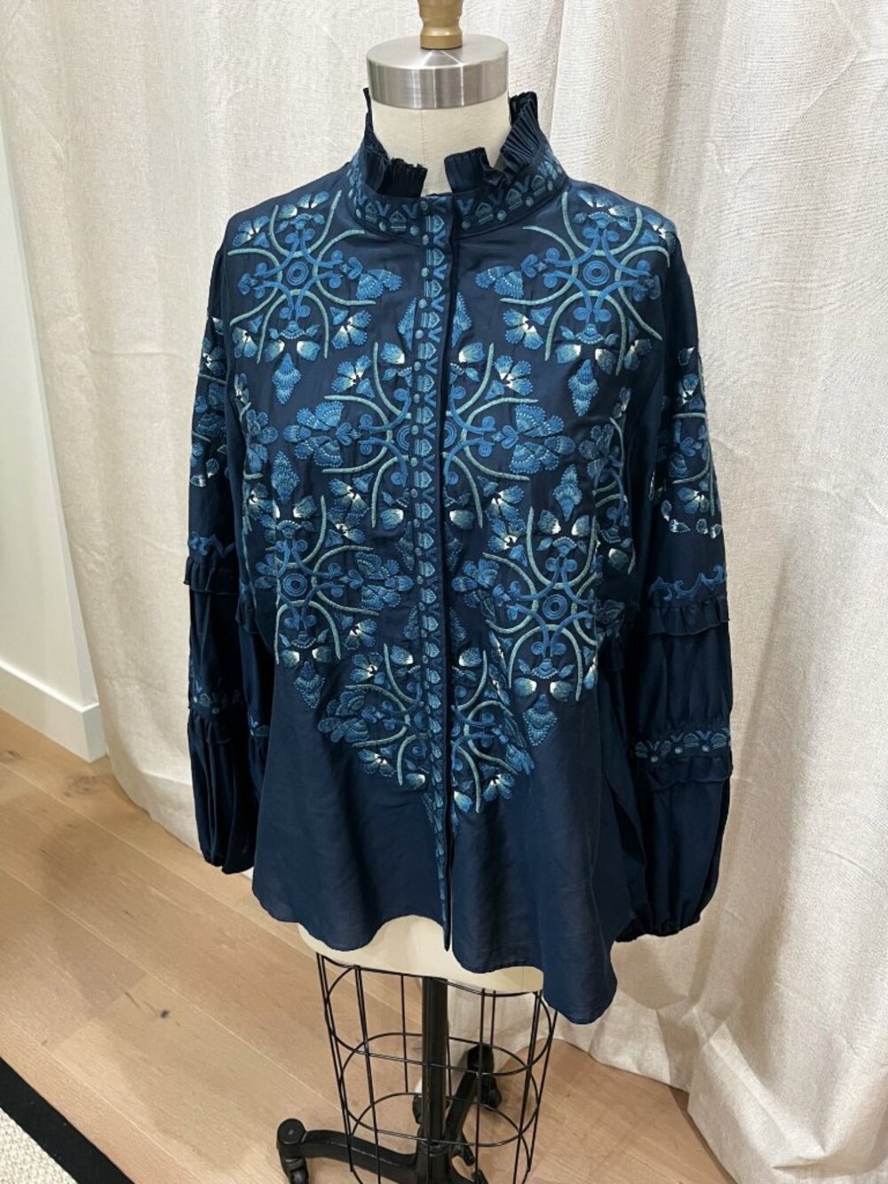 Kobi Halperin Floral Embroidered Blouse With Ruffled Collar Sz L Navy